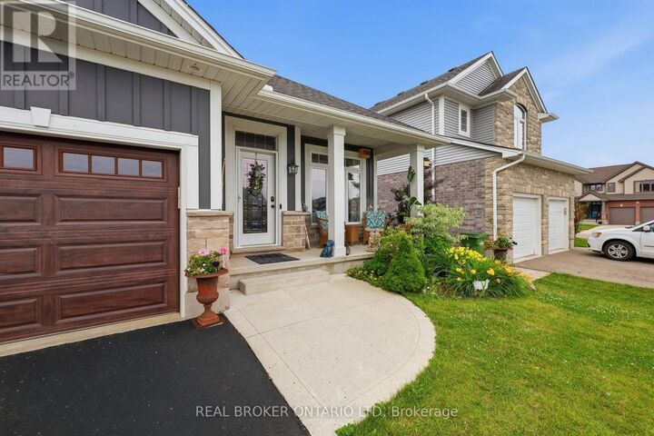 Property Photo:  4 Doral Court  ON N5R 0G3 