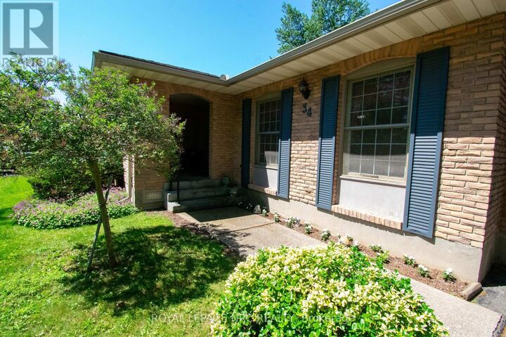 Property Photo:  34 Woodington Place  ON L3C 2J2 