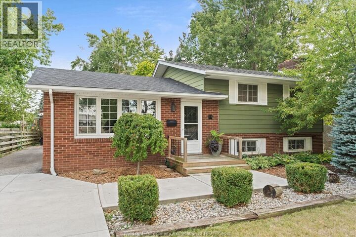 Property Photo:  11 Riviera  ON N9V 3A5 