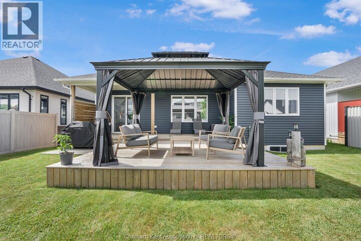 Property Photo:  308 Davies Street East  ON N0P 1M0 