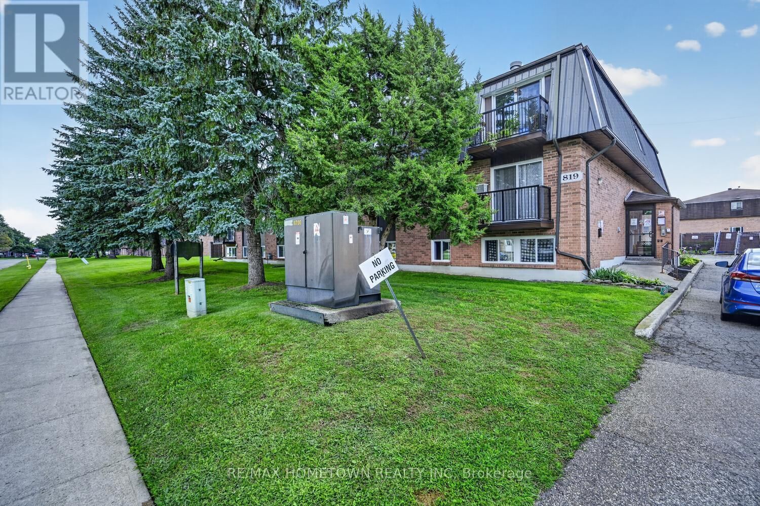 Property Photo: 819 Macodrum Drive 9 ON K6V 6P6