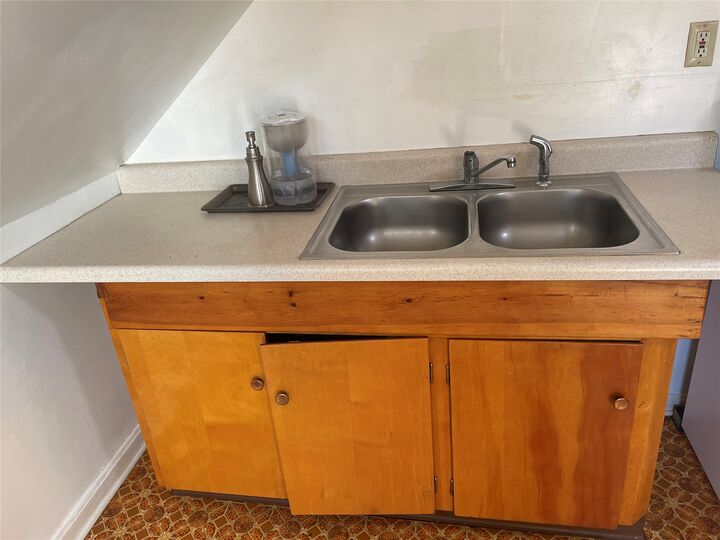 Property Photo:  817 W 31st    Apt 2 Street  PA 16508 