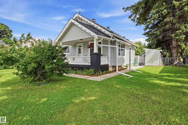 Property Photo:  5232 51 Avenue  AB T0B 3H0 