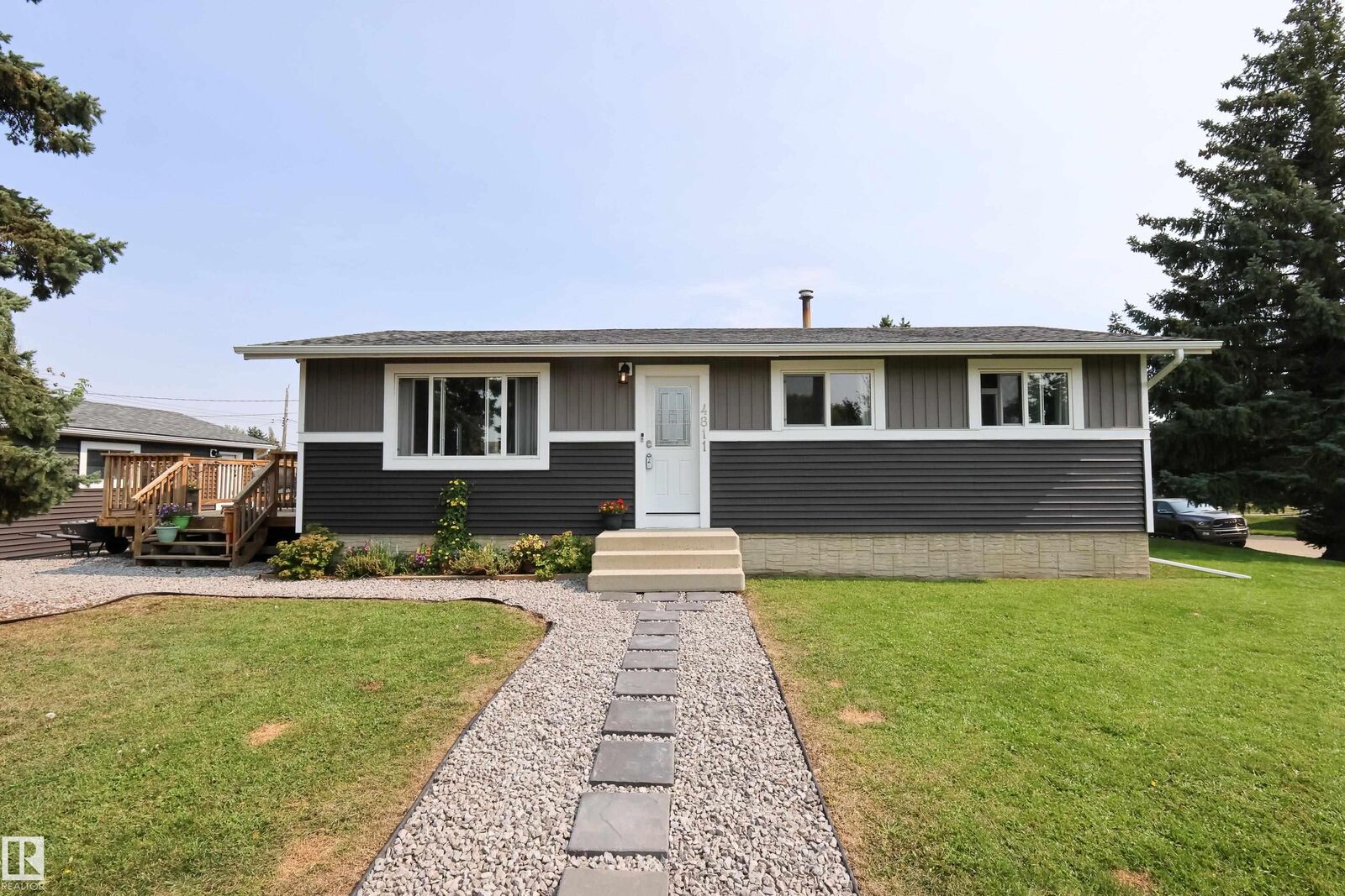 Property Photo:  4811 50 Street  AB T0G 1L0 
