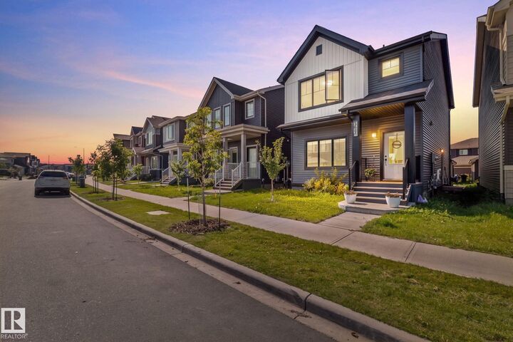 Property Photo:  4023 Hawthorn Link Link SW  AB T6X 1Y6 