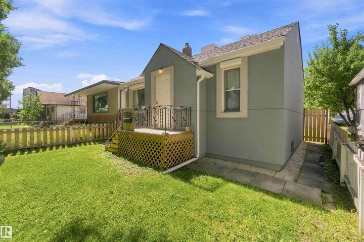 Property Photo:  11220 84 Street NW  AB T5B 3A9 