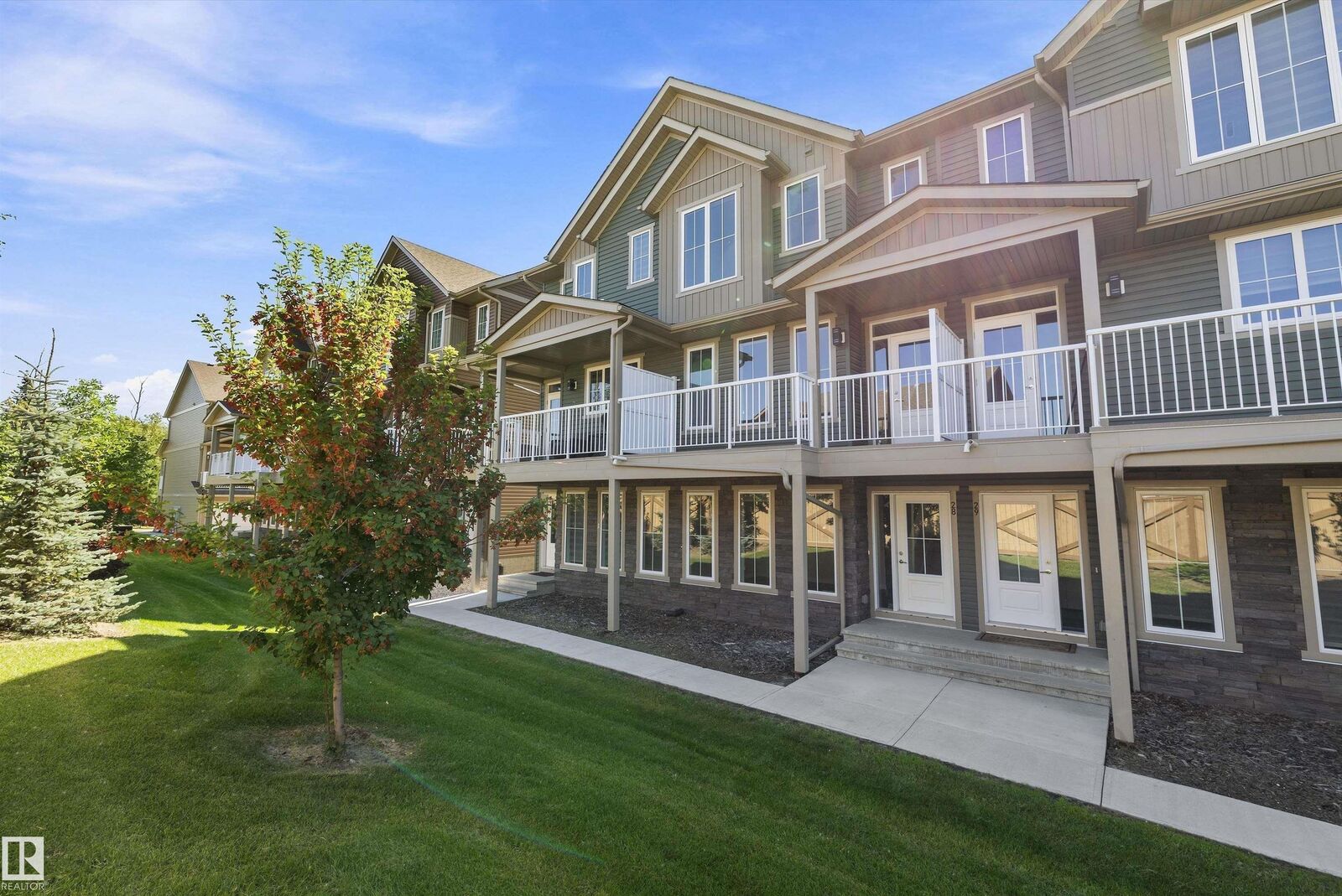 Property Photo: 1051 Graydon Hill Boulevard SW 28 AB T6W 3C8