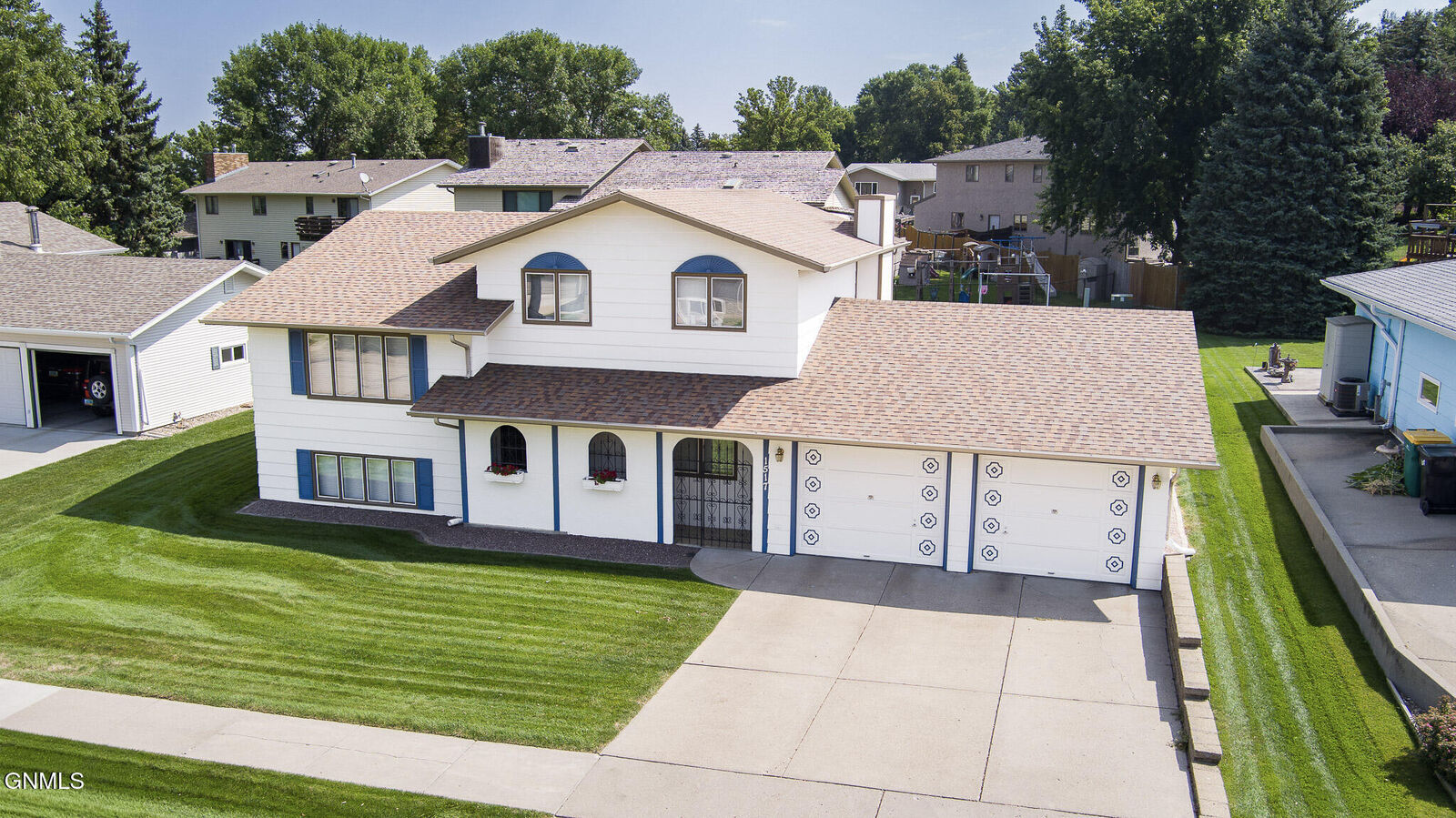Property Photo:  1517 23rd Street  ND 58501 
