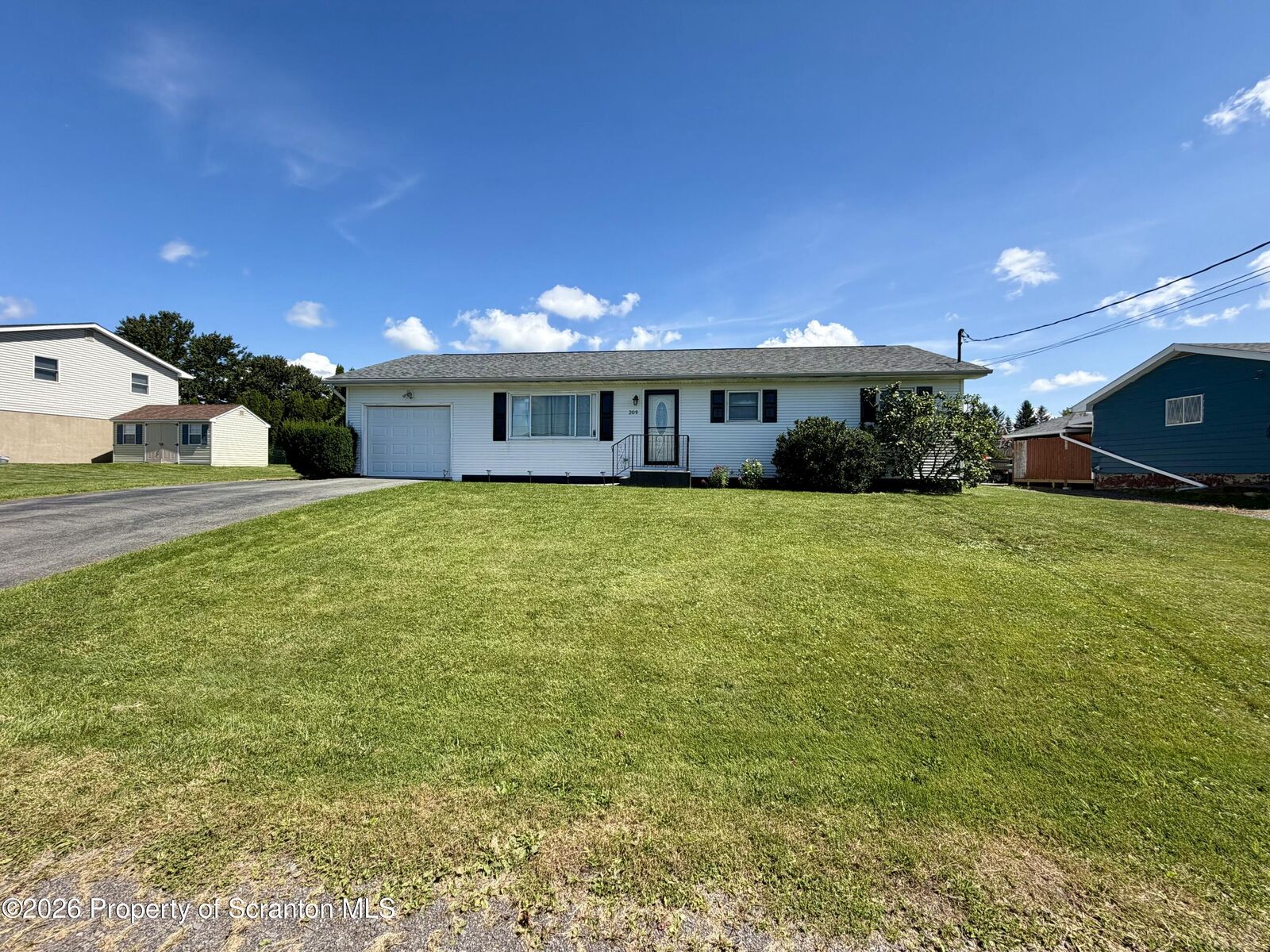 Property Photo:  209 Pleasant View Drive  PA 18407 