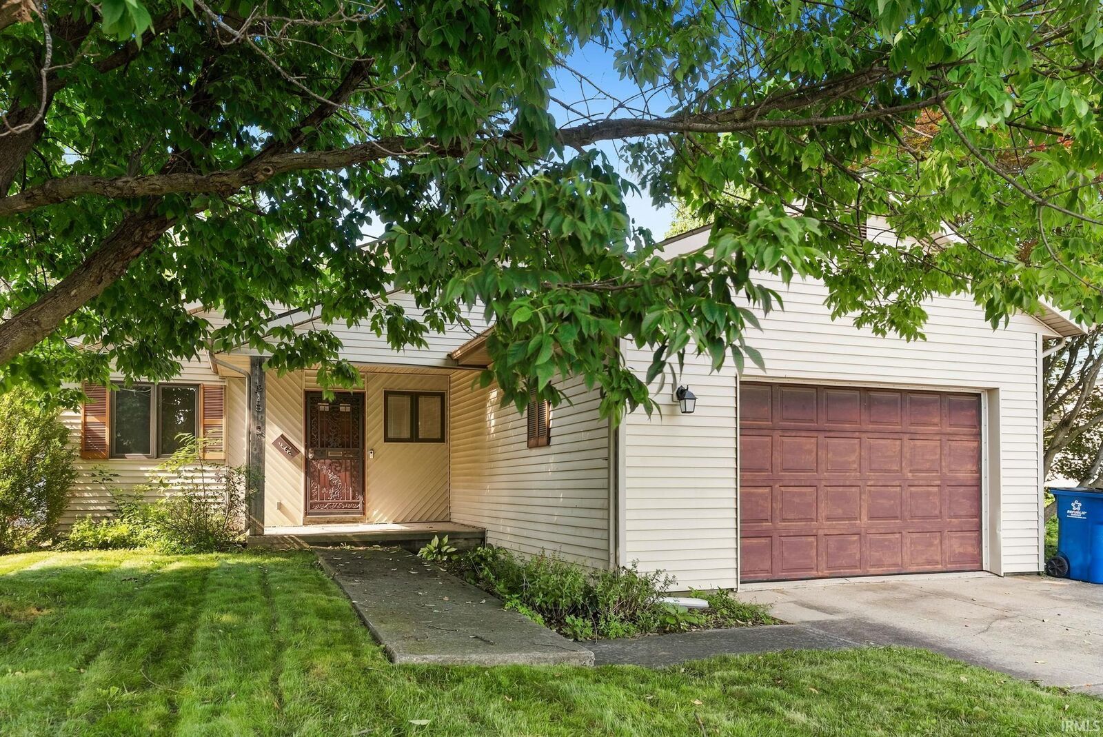 Property Photo:  915 Bell Avenue  IN 46774-1269 