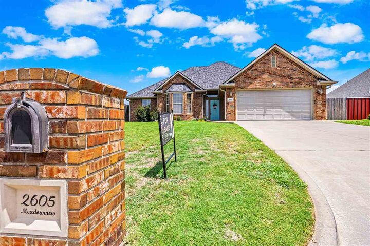 Property Photo: 2605 Meadowview Dr OK 73533