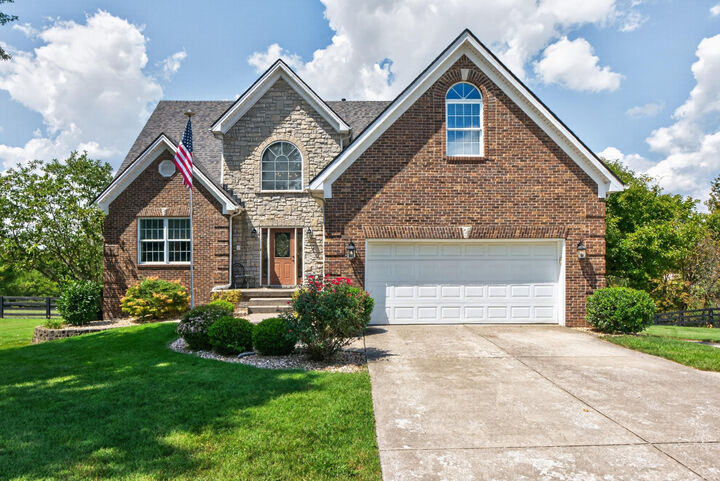 Property Photo:  704 Autumn Court  KY 40475 