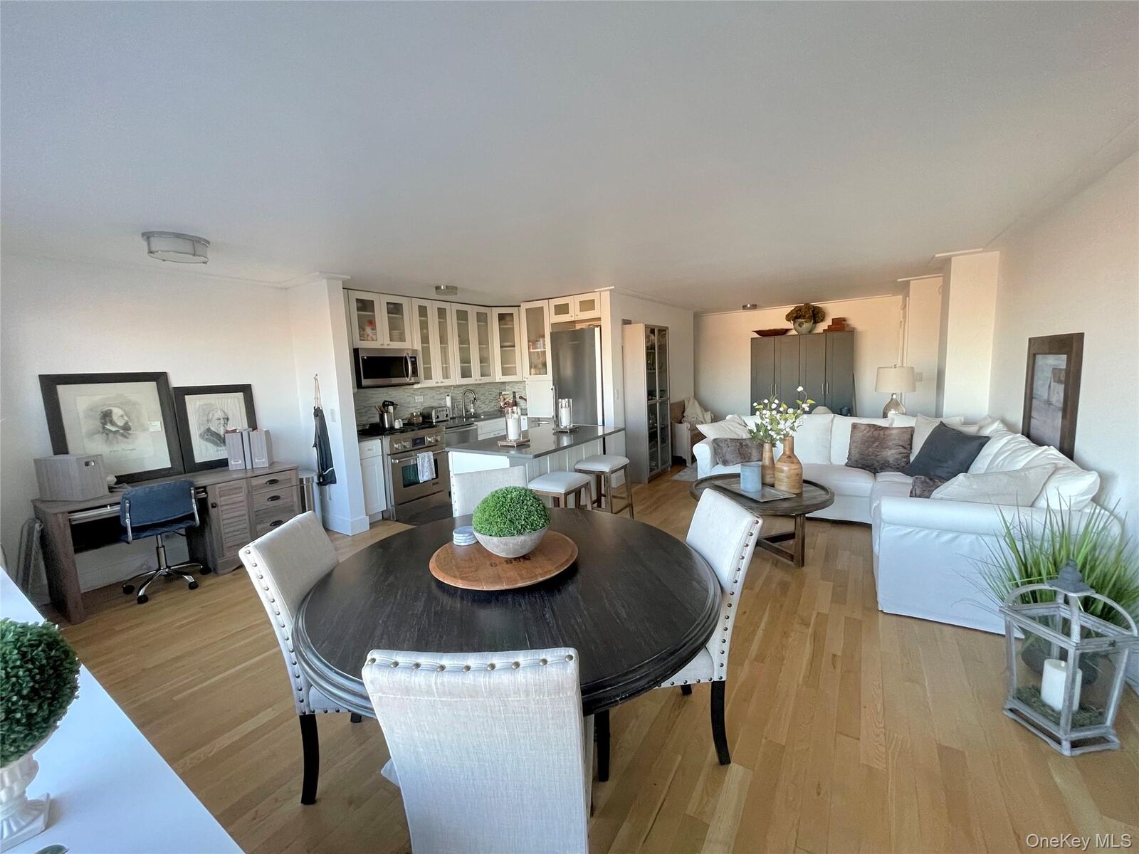 Property Photo:  372 Central Park West 20K  NY 10025 