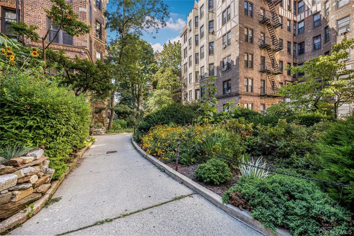 Property Photo:  758 Brady Avenue 112  NY 10462 