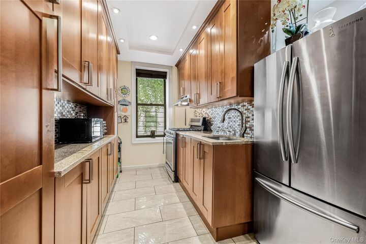 Property Photo:  758 Brady Avenue 112  NY 10462 