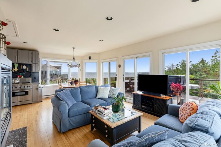 Property Photo:  31 E End Walk  NY 11706 