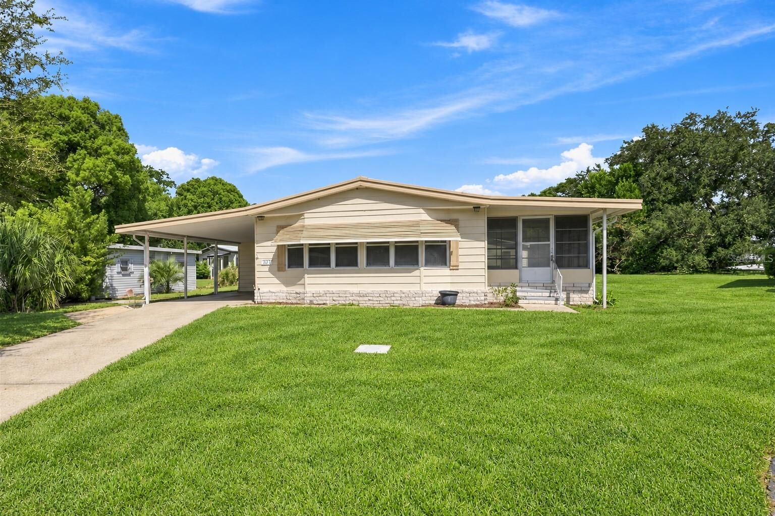 Property Photo:  3417 Wax Myrtle Circle  FL 32798 