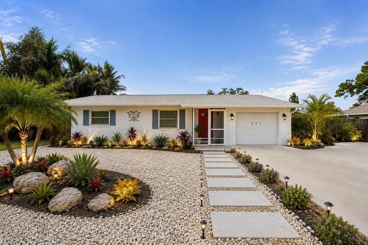 Property Photo:  847 S Venice Boulevard  FL 34293 