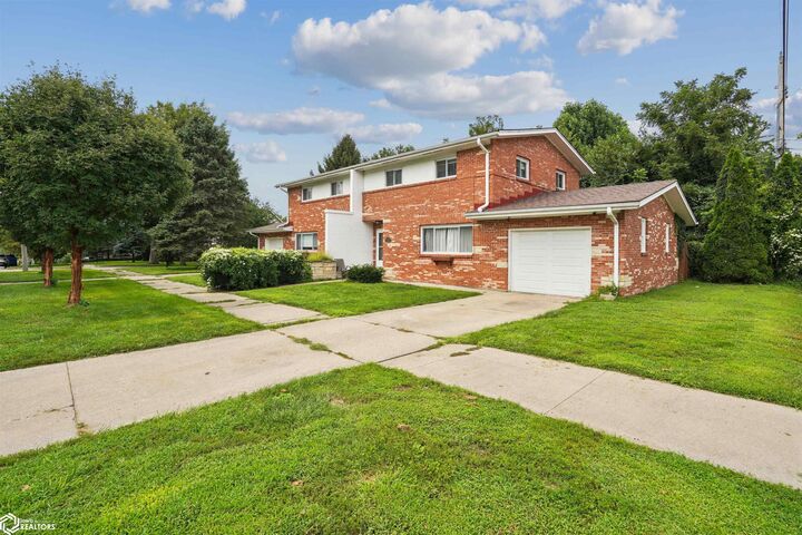 Property Photo: 1708-1710 Smith Street IA 52601