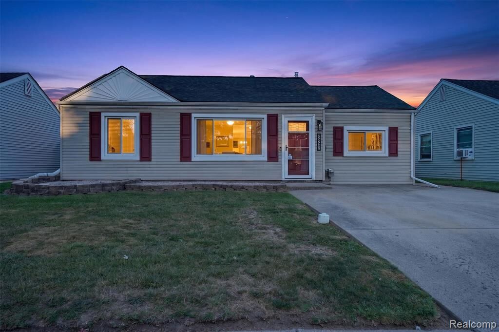 Property Photo:  26596 Kathy Street  MI 48066 3265 