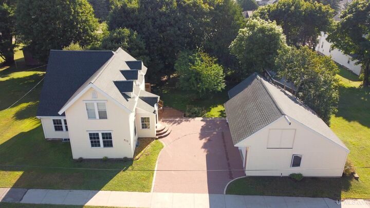 Property Photo:  913 Maple Street  MI 49945 
