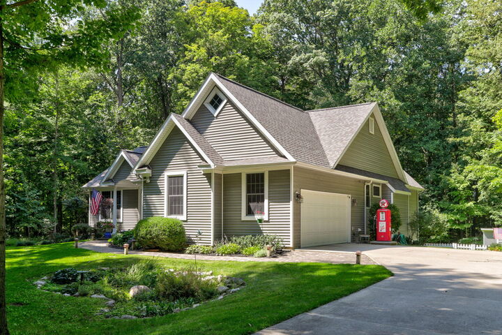 Property Photo: 1130 Fallbrook Trail MI 49010