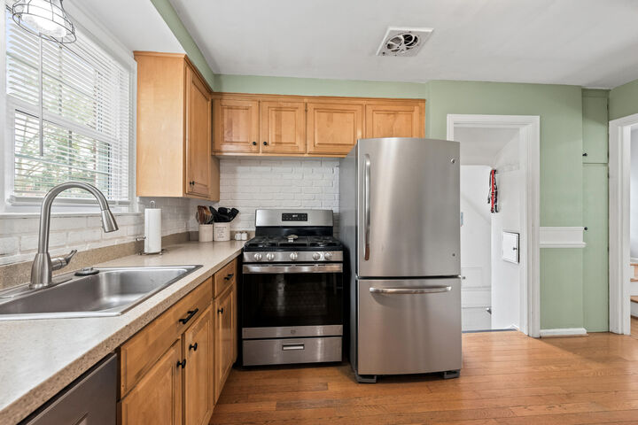 Property Photo:  4302 Arlington Drive  MI 48073 