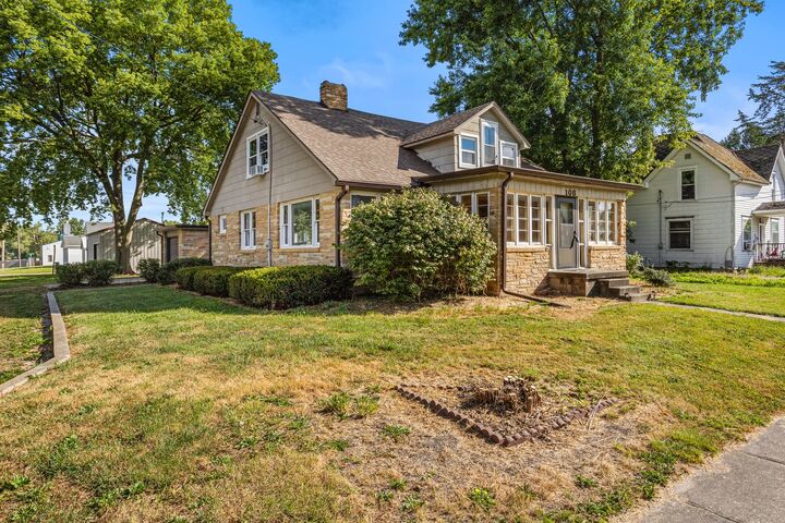 Property Photo: 108 W Sangamon Street IL 61843