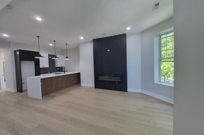 Property Photo: 6141 S Greenwood Avenue S 1 IL 60637