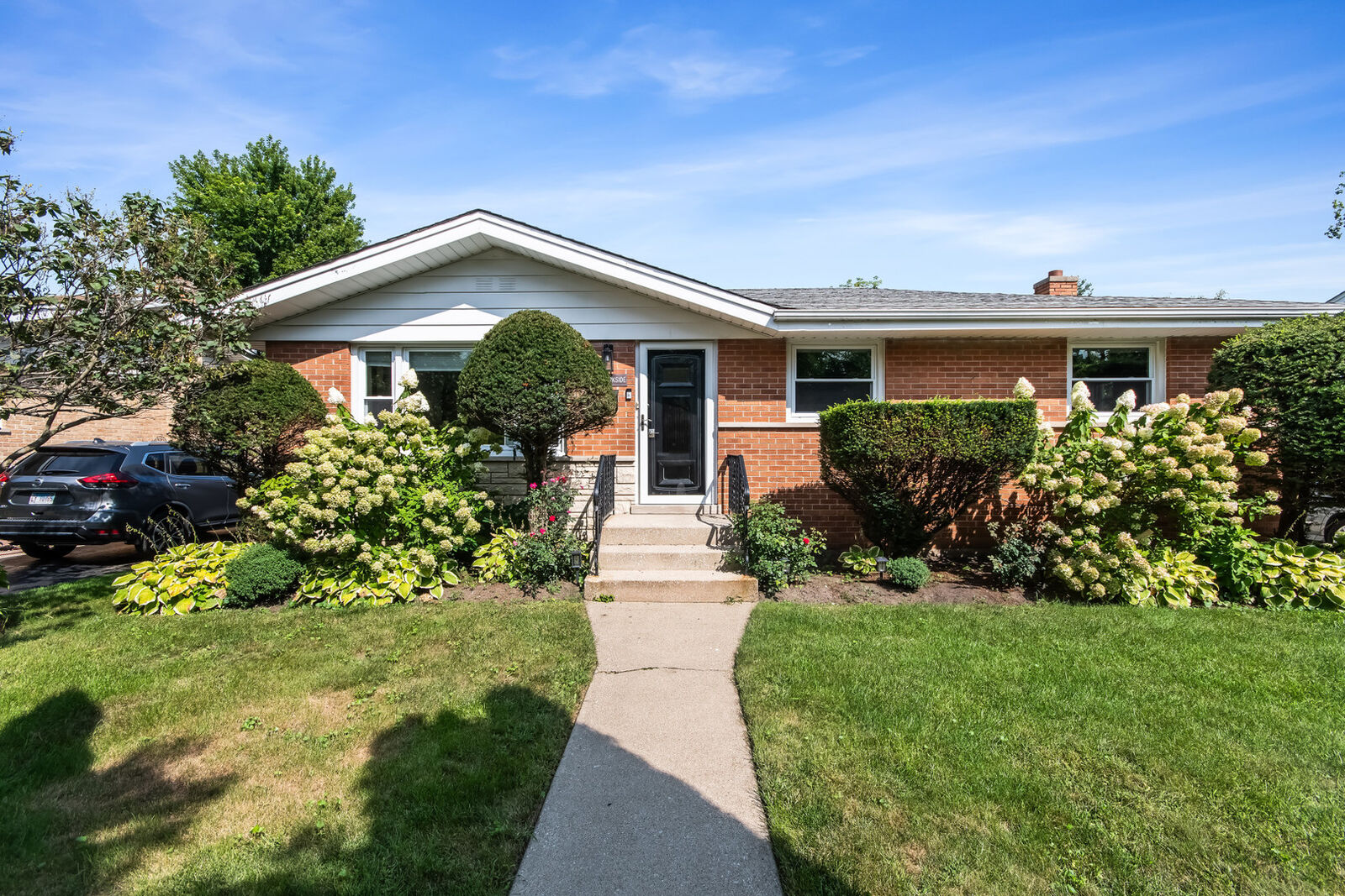 Property Photo: 8315 Parkside Avenue IL 60053