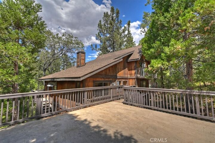 Property Photo: 983 Teakwood CA 92352