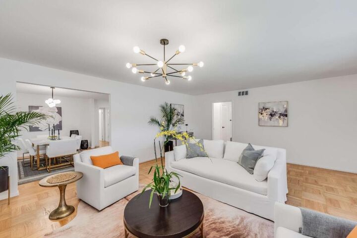 Property Photo:  