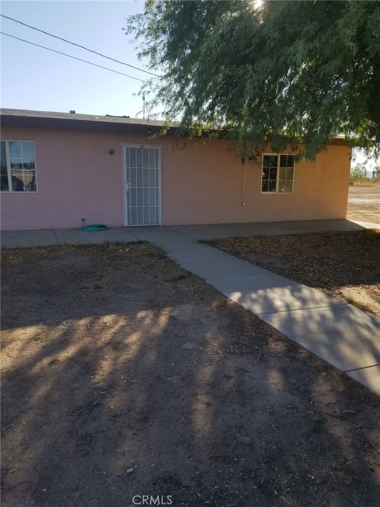 Property Photo:  1266 E 14th  CA 92225 