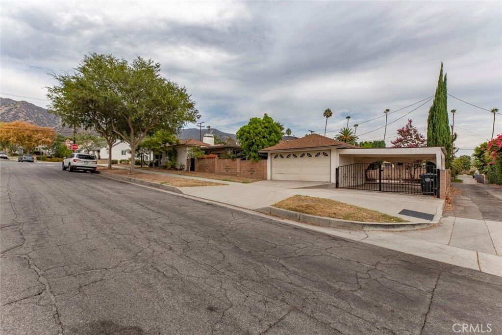 Property Photo:  1954 Bel Aire  CA 91201 