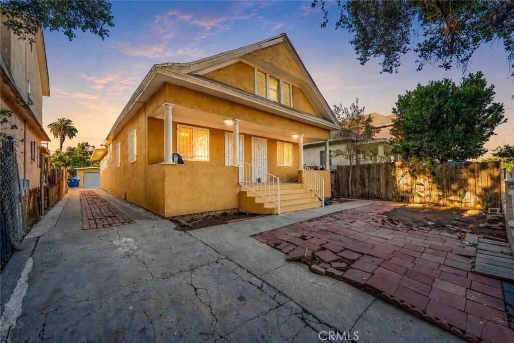 Property Photo: 651 E 53rd CA 90011