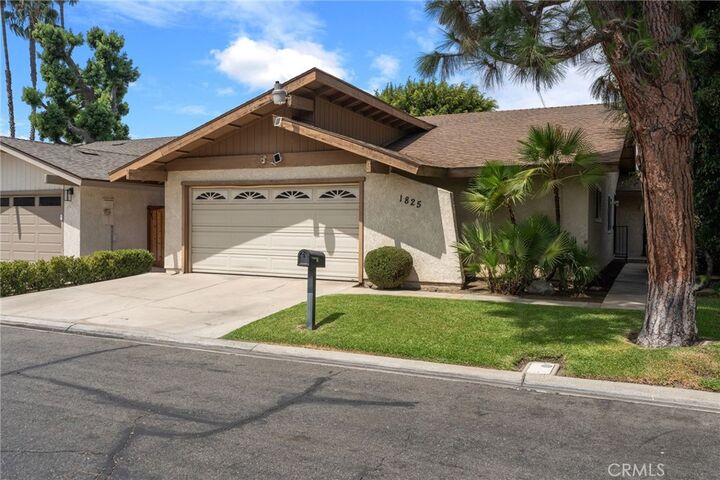 Property Photo: 1825 W Las Palmas Circle CA 92868