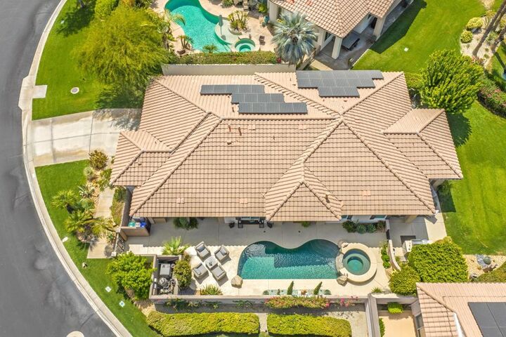 Property Photo: 110 Lakefront Way CA 92270