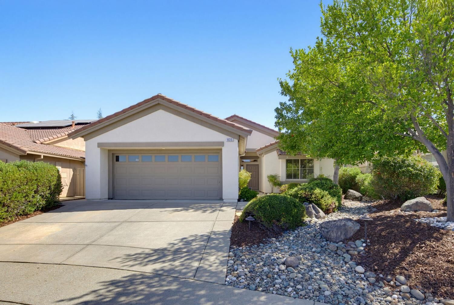 Property Photo:  835 Azalea Court  CA 95648 