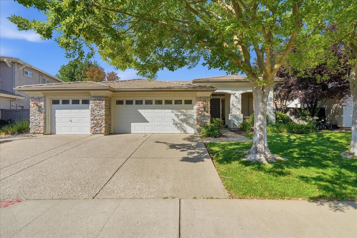 Property Photo:  11833 Stone Hollow Way  CA 95742 