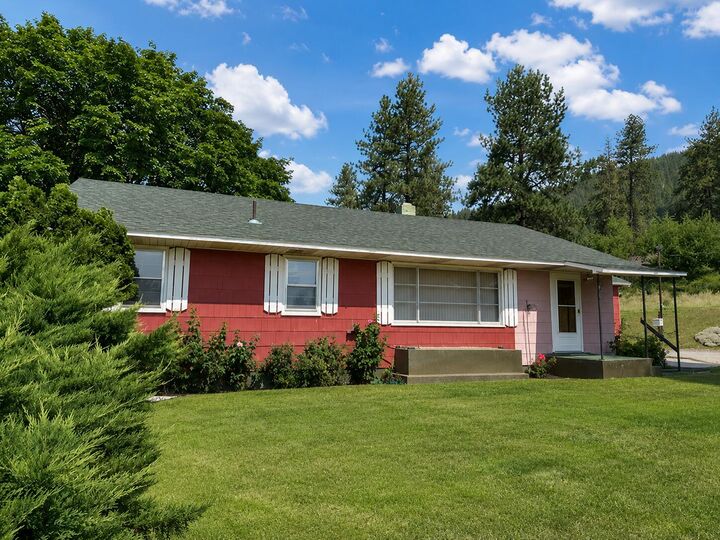 Property Photo:  103 Buena Vista Dr  WA 99114 