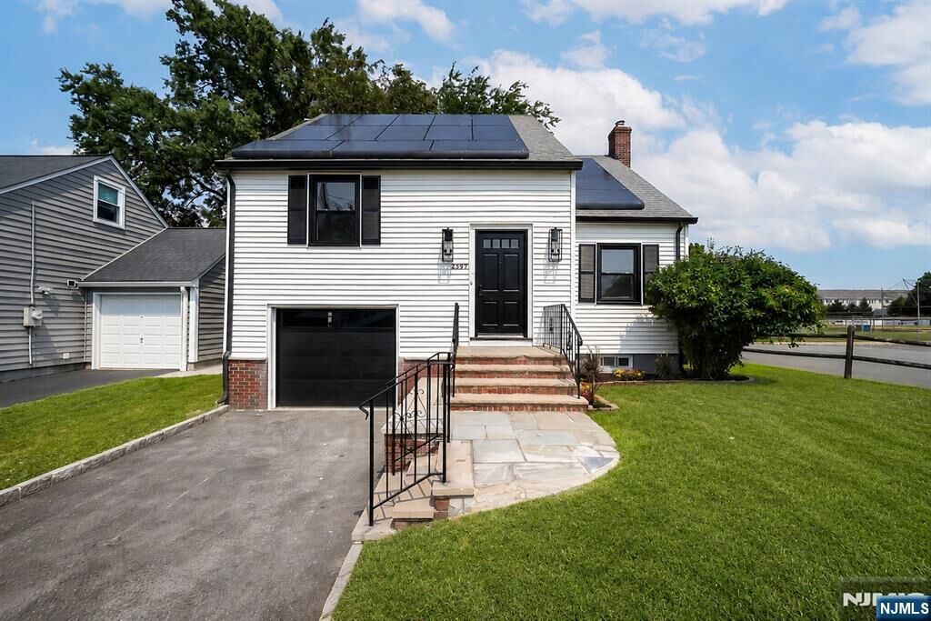 Property Photo:  2397 Seymour Avenue  NJ 07083 