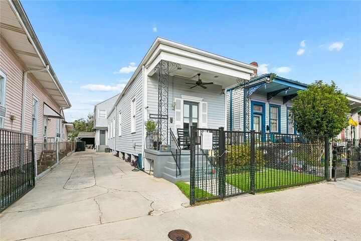 Property Photo: 928 Pleasant Street LA 70118