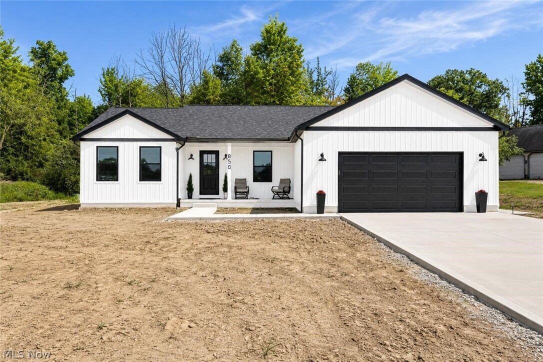 Property Photo: 850 Eggleston OH 44202