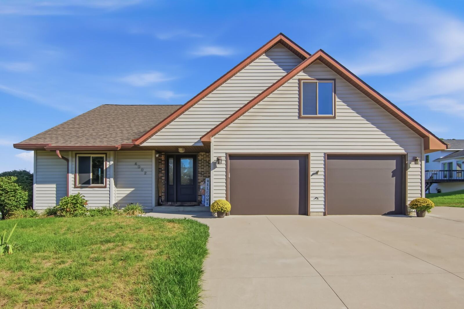 Property Photo:  4002 Oak Knoll Drive  WI 54701 
