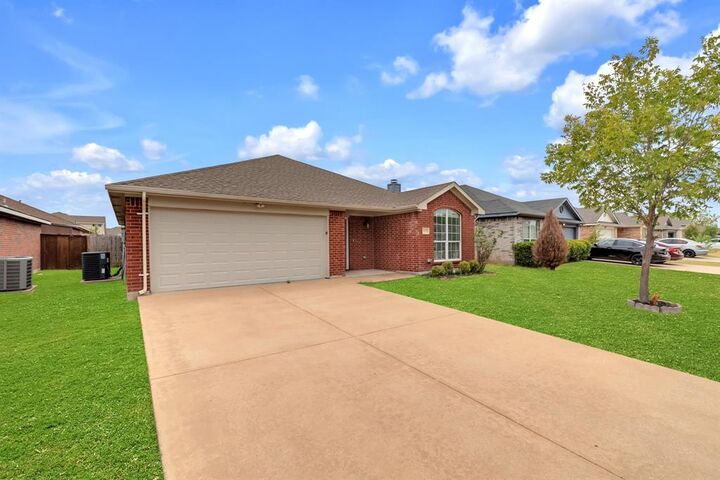 Property Photo: 1039 Caliente Drive TX 75051