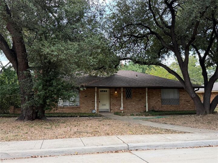 Property Photo:  1010 Denmark Street  TX 75050 