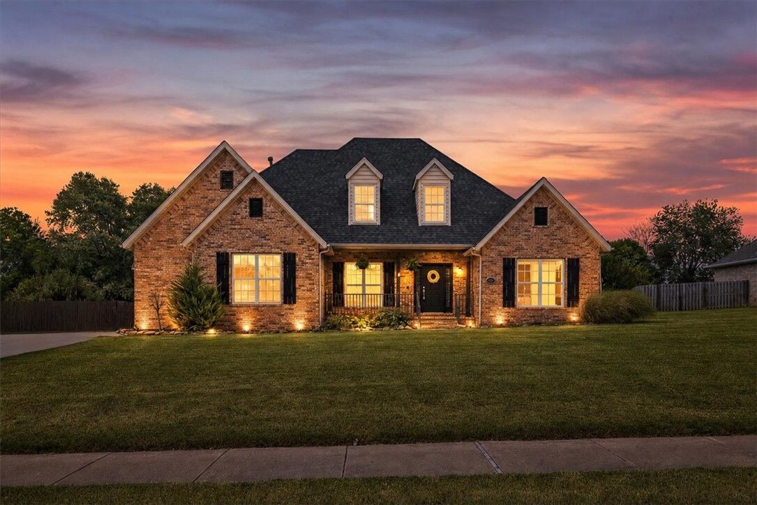 Property Photo:  985 Aylesbury Lane  AR 72718 