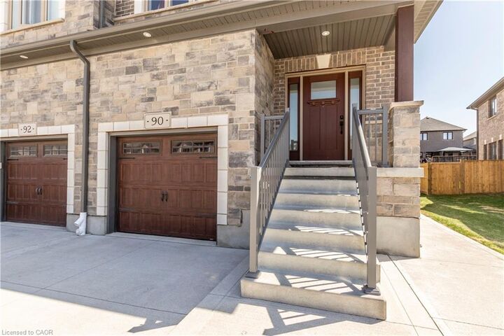 Property Photo: 90 Hollybrook Trail ON N2R 0M7