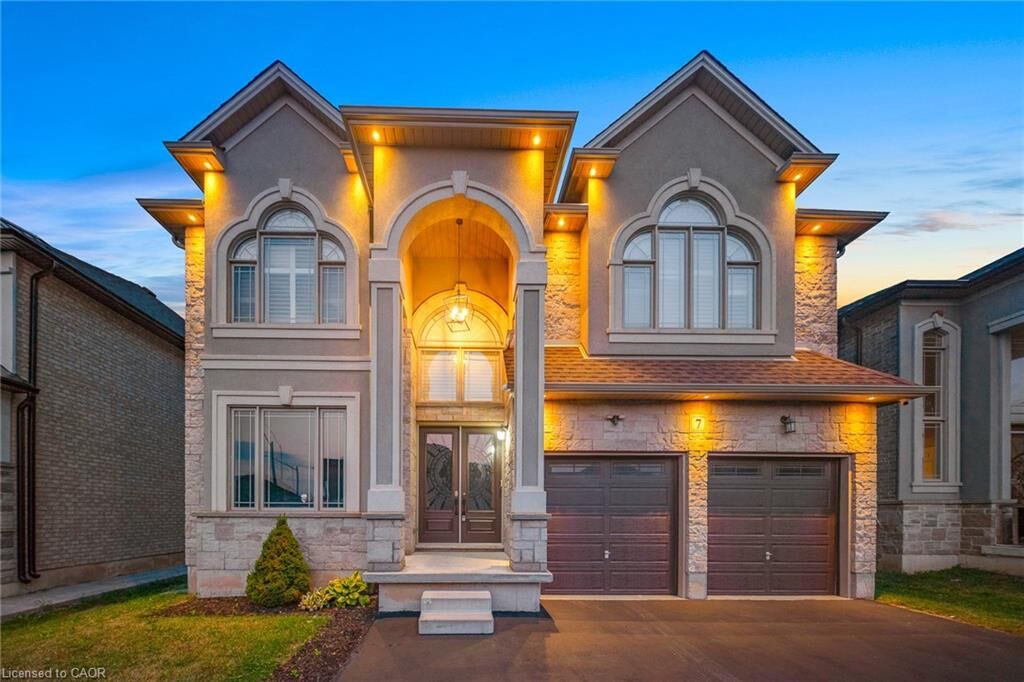 Property Photo:  7 Riesling Court  ON L8G 0B4 