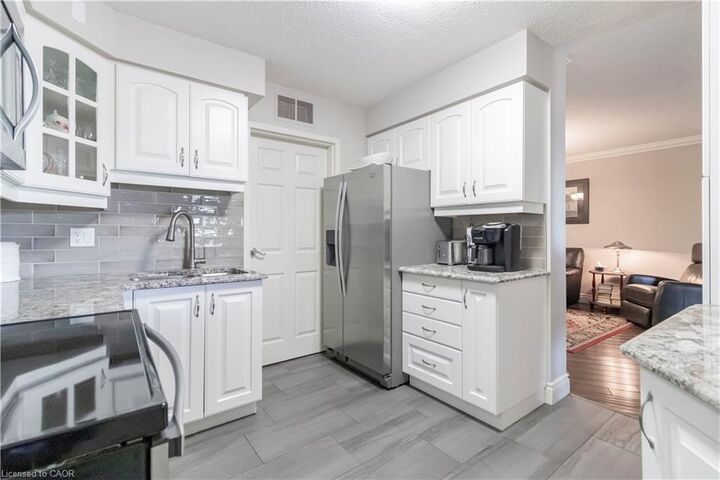 Property Photo:  250 Glenridge Drive 401  ON N2J 4H8 